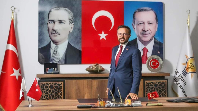 Akparti Şehitkamil ilçe başkanı Mehmet Yılmaz Belediye Başkanı Gibi Çalışmaktadır