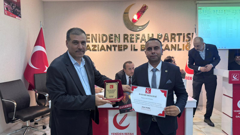 Gaziantep Yeniden Refah Partisi’nde Üye Rekoru: Ali Yüksel’e Plaket ve Teşekkür Belgesi