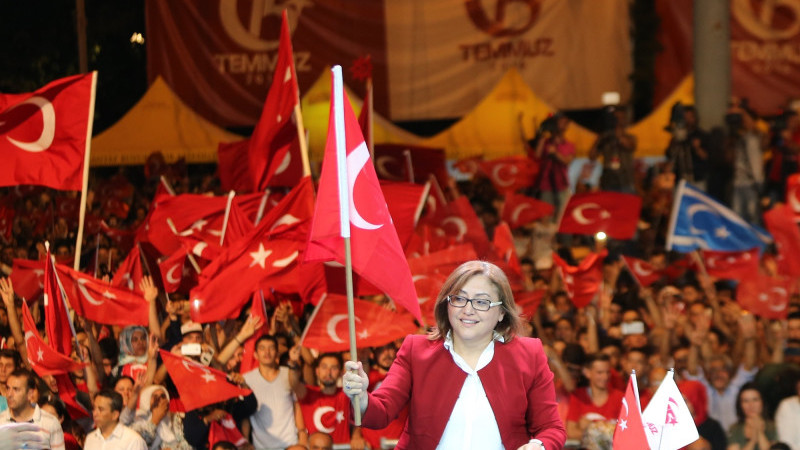 ŞAHİN: “CUMHURİYET, BİRLİĞİMİZİN VE KARARLILIĞIMIZIN EBEDİ SİMGESİDİR”