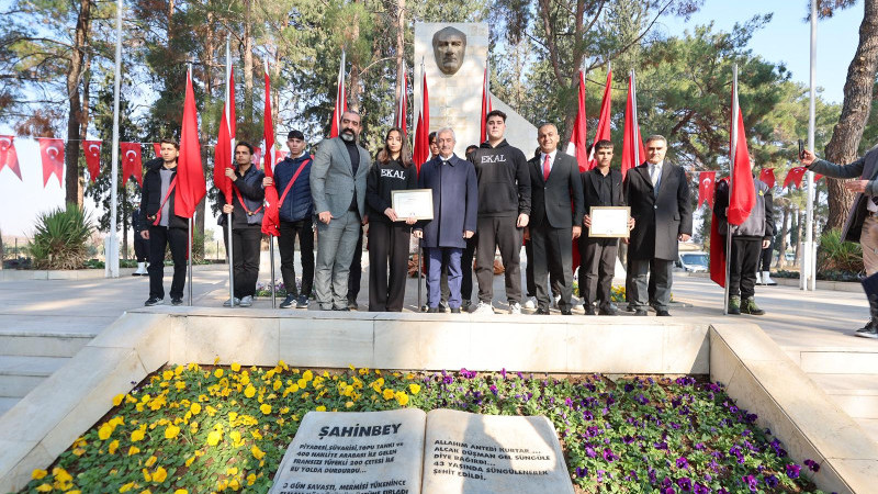 BAŞKAN TAHMAZOĞLU DESTANSI MÜCADELENİN KAHRAMANLARINI ANDI