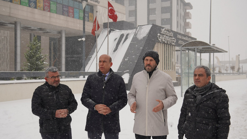 GAZİANTEP BÜYÜKŞEHİR’DEN KARLA MÜCADELEDE KESİNTİSİZ ÇALIŞMA 