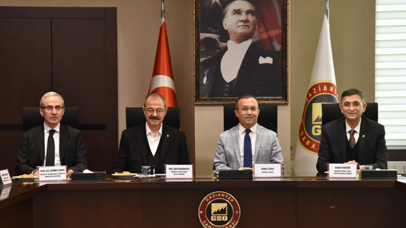 GSO EV SAHİPLİĞİNDE “SANAYİDE DİJİTAL DÖNÜŞÜM VE YAPAY ZEKA” KONUSU ELE ALINDI