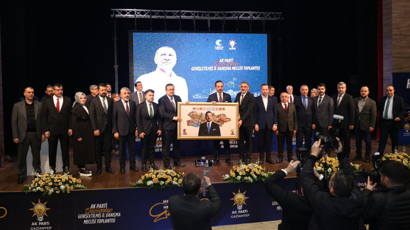 AK PARTİ GENEL BAŞKAN YARDIMCISI KÜRŞAD ZORLU, GAZİANTEP’TE TEŞKİLATLA BULUŞTU