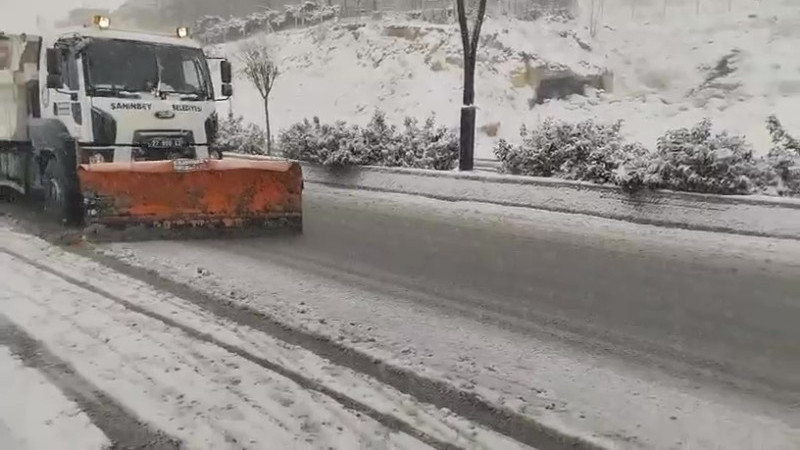 ŞAHİNBEY BELEDİYESİ’NDEN KAR YAĞIŞINA ANINDA MÜDAHALE