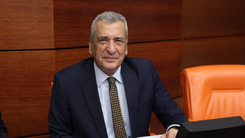 Yağmur yağdı, şehri su bastı, sular kesildi