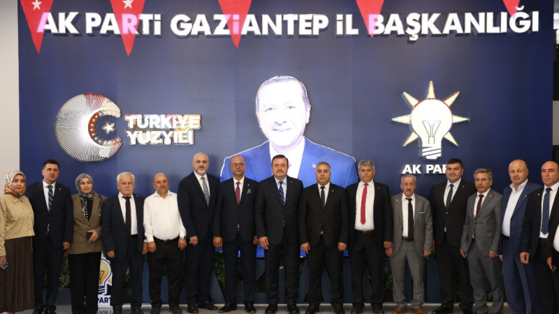AK PARTİ GAZİANTEP, AİLESİNİ GENİŞLETİYOR! AK PARTİ’YE 25 KİŞİLİK KATILIM