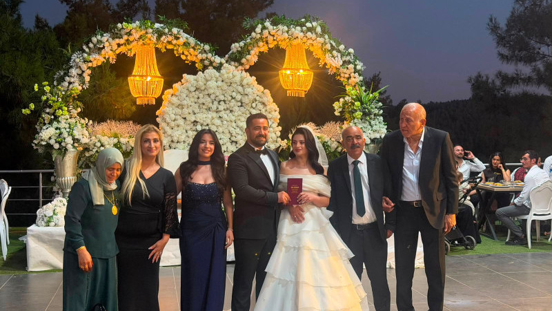 İYİ Parti Gaziantep Ailesi Bu Düğünde Buluştu! Emre Bildirici ve Emine Koruer’in Mutlu Günü!